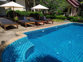 Baansanook Bungalows & Pool